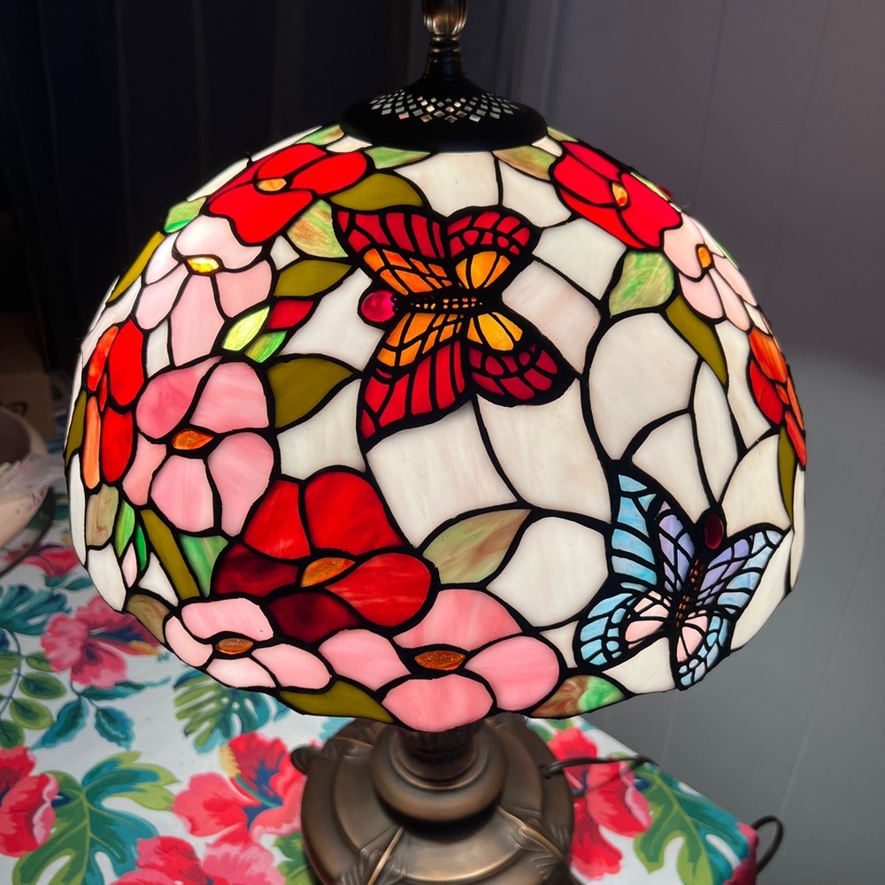 Dale Tiffany Stained Glass Butterfly and Floral Table Lamp - Picture 1 of 11